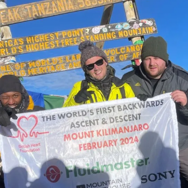 &lt;p&gt;Ben Stewart sa suradnicima na vrhu Kilimanjara&lt;/p&gt;