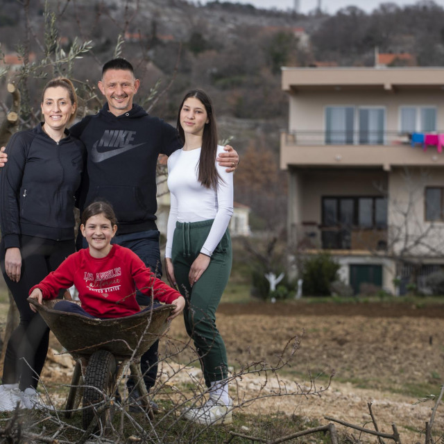 &lt;p&gt;Ana i Ivan Ribičić sa kćerima Klarom (9) i Lucijom (20)&lt;/p&gt;