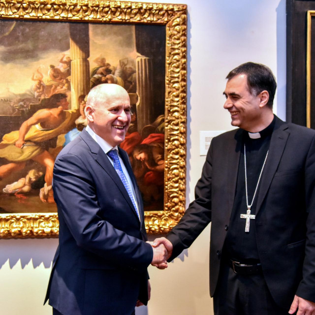 &lt;p&gt;Ministar prostornog uređenja, graditeljstva i državne imovine, Branko Bačić u petak je posjetio dubrovačkog biskupa Roka Glasnovića&lt;br&gt;
 &lt;/p&gt;