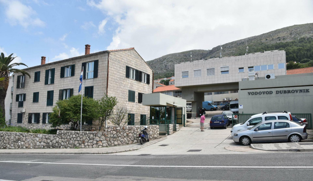 &lt;p&gt;Upravna zgrada Vodovoda Dubrovnik u kojem se čeka početak kolektivnog pregovaranja&lt;/p&gt;