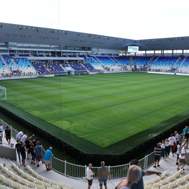 &lt;p&gt;Osijek, 010723.&lt;br&gt;
Nogometni klub Osijek otvorio je vrata OPUS Arene za sve gradjane i ljubitelje nogometa kako bio prije pocetka prvenstva vidjeli novi stadion Osijeka.&lt;br&gt;