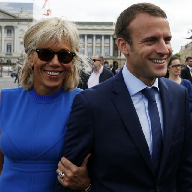 &lt;p&gt;Emmanuel Macron sa suprugom Brigitte (fotografija iz 2015.)&lt;/p&gt;