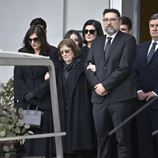&lt;p&gt;Zoran Milanović s obitelji na pogrebu svog punca&lt;/p&gt;