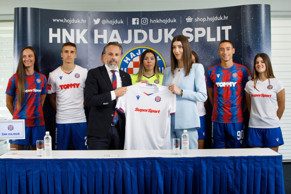 &lt;p&gt;HNK Hajduk dobio je svoju žensku ekipu, u Bijelom salonu potpisan je ugovor o poslovno-tehničkoj suradnji sa ŽNK Marjan, koji će promijeniti ime i postati ŽNK Hajduk. Ugovor su potpisali predsjednik Uprave HNK Hajduk Lukša Jakobušić i predsjednica ŽNK Marjan Matea Bešlić.&lt;/p&gt;