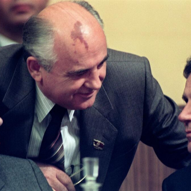 &lt;p&gt;Gorbačov i Rižkov&lt;/p&gt;