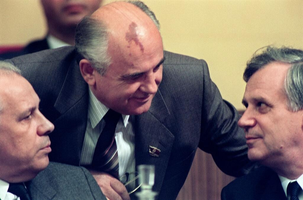 &lt;p&gt;Gorbačov i Rižkov&lt;/p&gt;