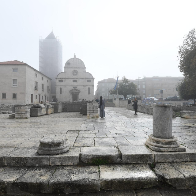 &lt;p&gt;Zadar, 301022.&lt;br&gt;
Zadar i okolica jutros u gustoj magli.&lt;br&gt;
Na fotografiji: detalj sa Poluotoka.&lt;br&gt;