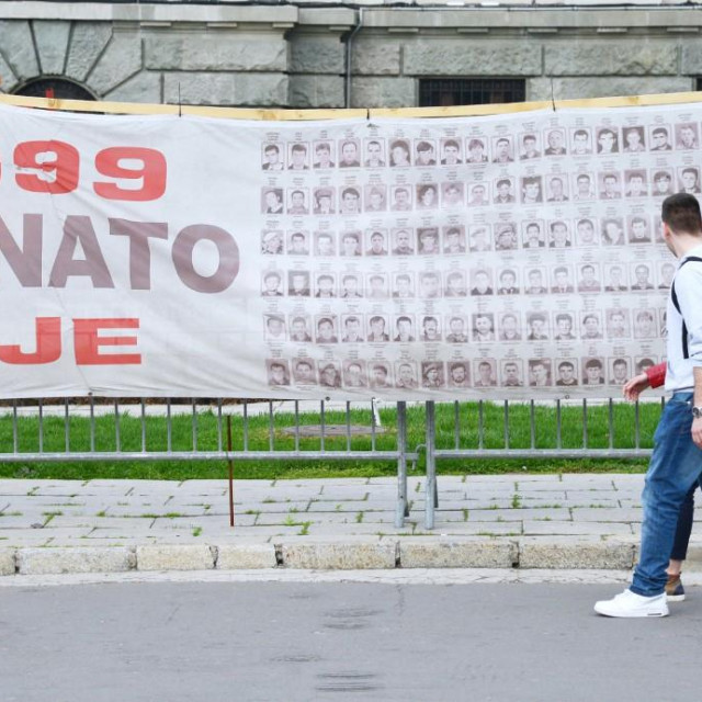 &lt;p&gt;Popis žrtava NATO bombardiranja 1999. na ulici u Beogradu 2017.&lt;/p&gt;