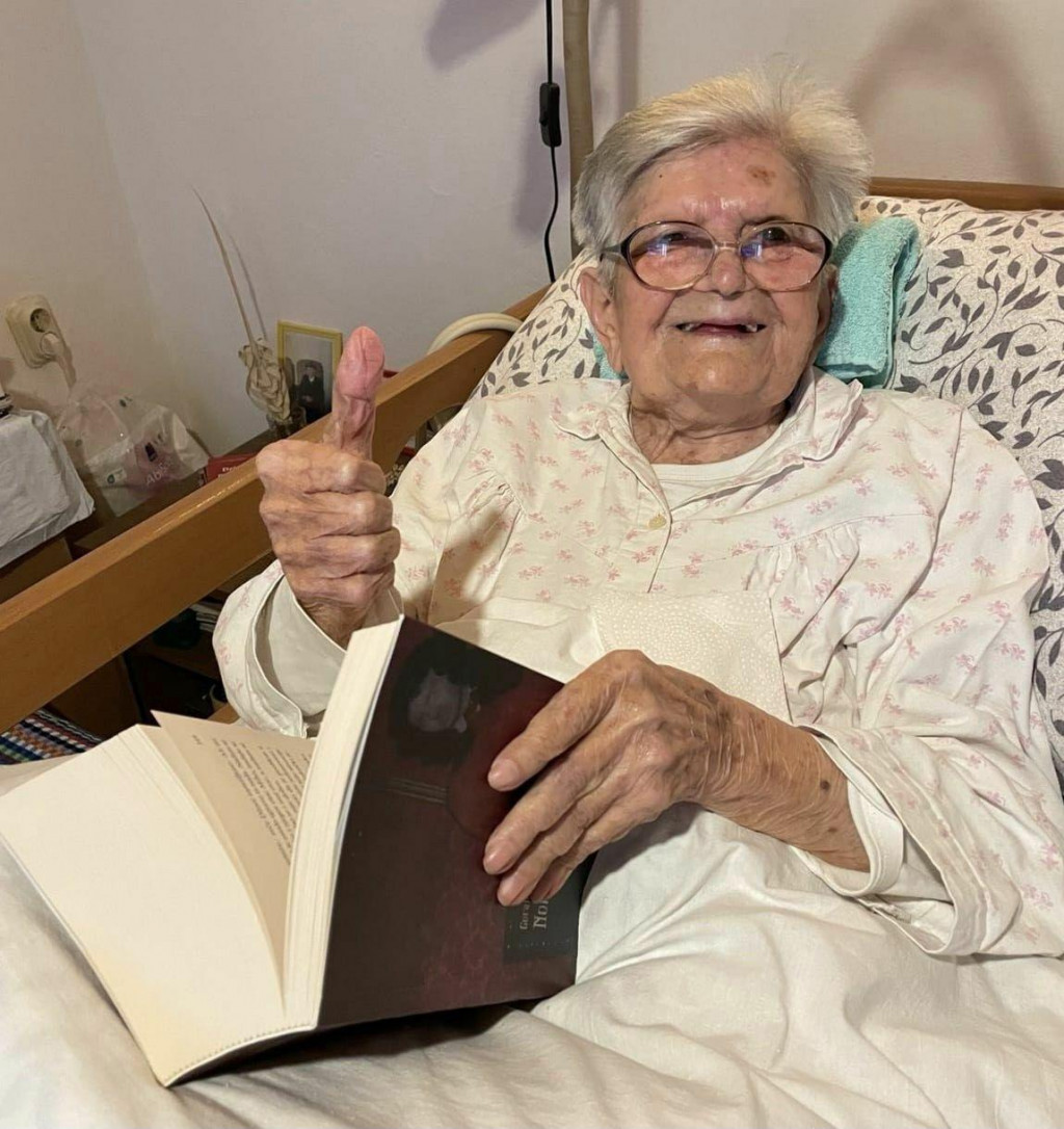 &lt;p&gt;Mare Kordić i s punih 103 godine uživa u čitanju - ovaj put romanu Gorana Cvjetinovića ‘Nono Raguseo‘&lt;/p&gt;