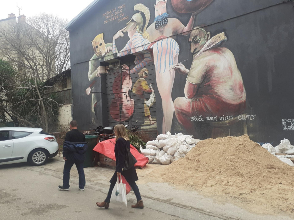 &lt;p&gt;Pred umjetničkim muralom u Plinarskoj redovito su hrpe građevinskog materijala i otpada na javnoj površini&lt;/p&gt;