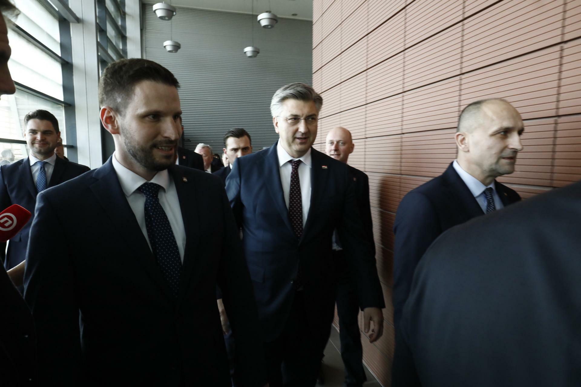 Slobodna Dalmacija - Dok su slavili rođendan stranke, 32 HDZ-ovca ...