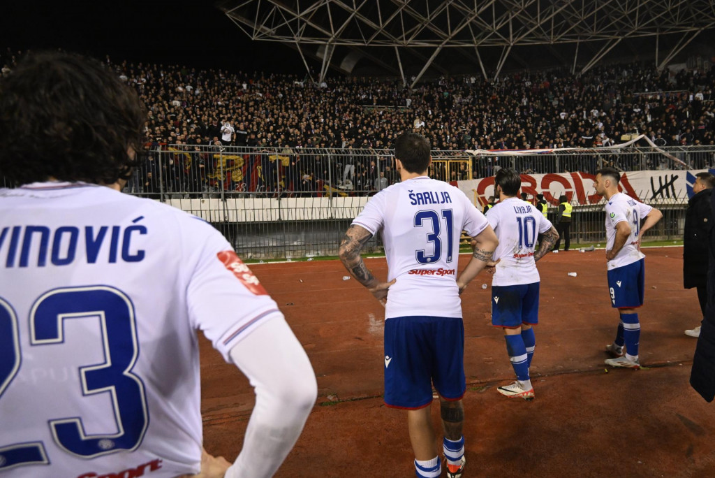 &lt;p&gt;Hajduk pozdravlja navijače&lt;/p&gt;