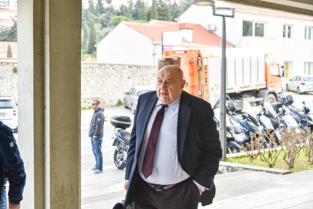 &lt;p&gt;Odvjetnik Čedo Prodanović stiže na dubrovački sud&lt;/p&gt;