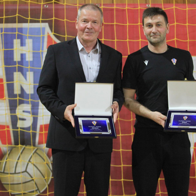 &lt;p&gt;Luka Klaić i Mato Bajurin s plaketama za sudjelovanje u finalu malonogometnog Kupa Hrvatske 2024. godine&lt;/p&gt;
