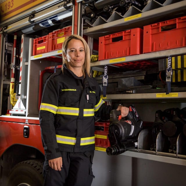 &lt;p&gt;Nina Dukic, vatrogaskinja u JVP Sibenik, na radnom mjestu u Vatrogasnom domu.&lt;br&gt;
 &lt;/p&gt;