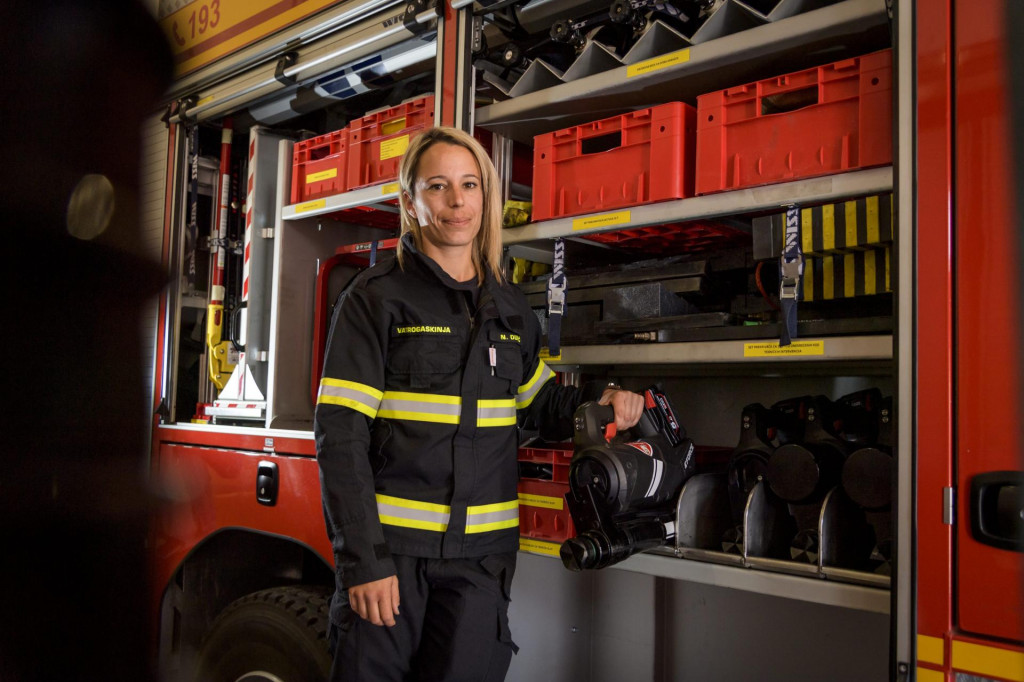 &lt;p&gt;Nina Dukic, vatrogaskinja u JVP Sibenik, na radnom mjestu u Vatrogasnom domu.&lt;br&gt;
 &lt;/p&gt;