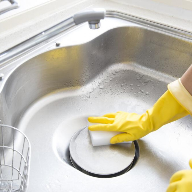&lt;p&gt;Cleaning the kitchen sink&lt;/p&gt;