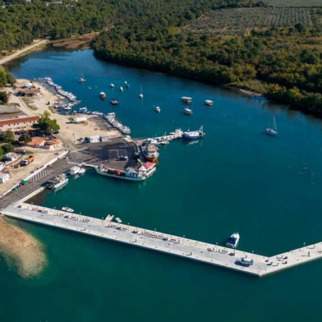 &lt;p&gt;U uvali Santa Marina otvorena je ribarska luka vrijedna 6 milijuna eura&lt;/p&gt;