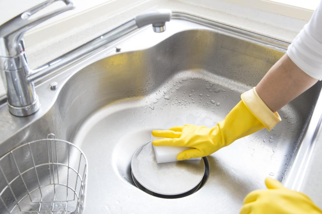 &lt;p&gt;Cleaning the kitchen sink&lt;/p&gt;