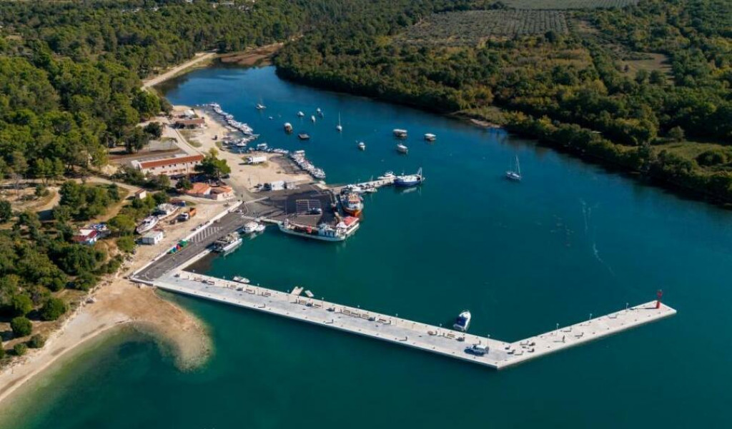 &lt;p&gt;U uvali Santa Marina otvorena je ribarska luka vrijedna 6 milijuna eura&lt;/p&gt;