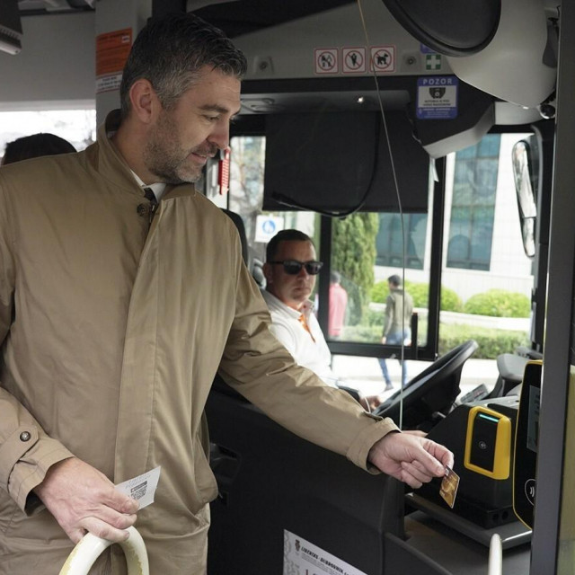 &lt;p&gt;U sve autobuse Libertasa na gradskim i prigradskim linijama uvedena usluga bezgotovinskog plaćanja&lt;/p&gt;