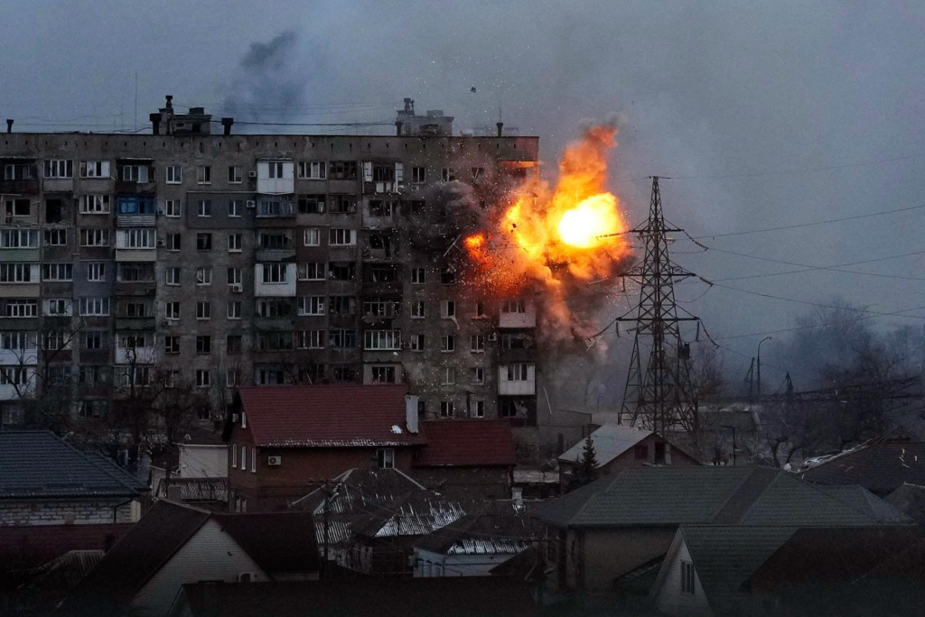 &lt;p&gt;Uznemirujući, proganjajući dokumentarac kronicira prvih 20 dana ruske invazije na Ukrajinu, koja je započela 24. veljače 2022. godine, odnosno opsade i bombardiranja grada Mariupolja.&lt;/p&gt;