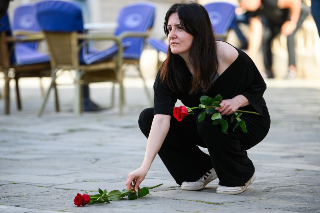&lt;p&gt;Arijana Lekić-Fridrih je svoju ‘Tihu misu‘, performans u znak otpora Vjerskom skupu muškaraca u organizaciji bratstva Vitezovi bezgrešnog srca Marijina, posvetila dvjema ženama ubijenima u Zagrebu prije dva dana&lt;/p&gt;