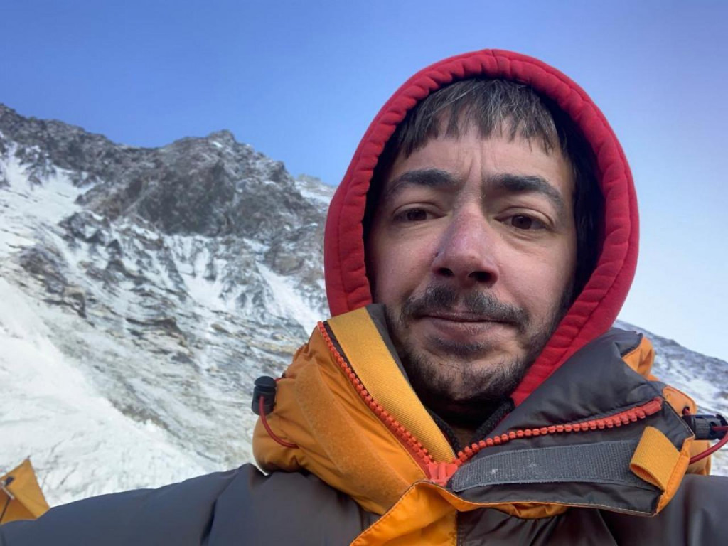 &lt;p&gt;Den Eror pred penjanje na vrh Himalaja&lt;/p&gt;