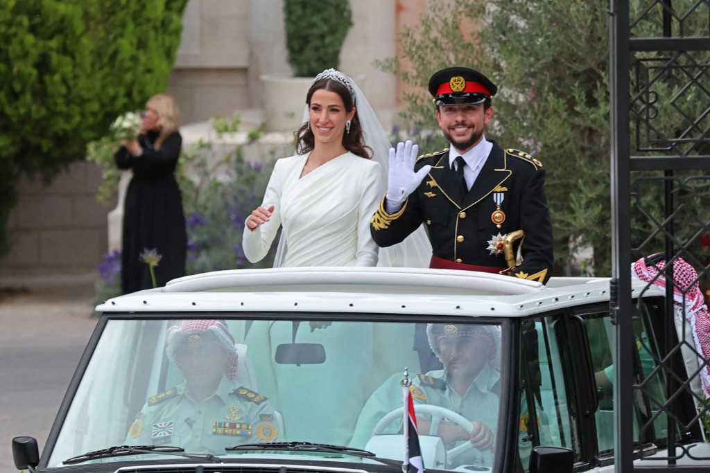 &lt;p&gt;Princ Hussein i princeza Rajwa nakon vjenčanja&lt;/p&gt;