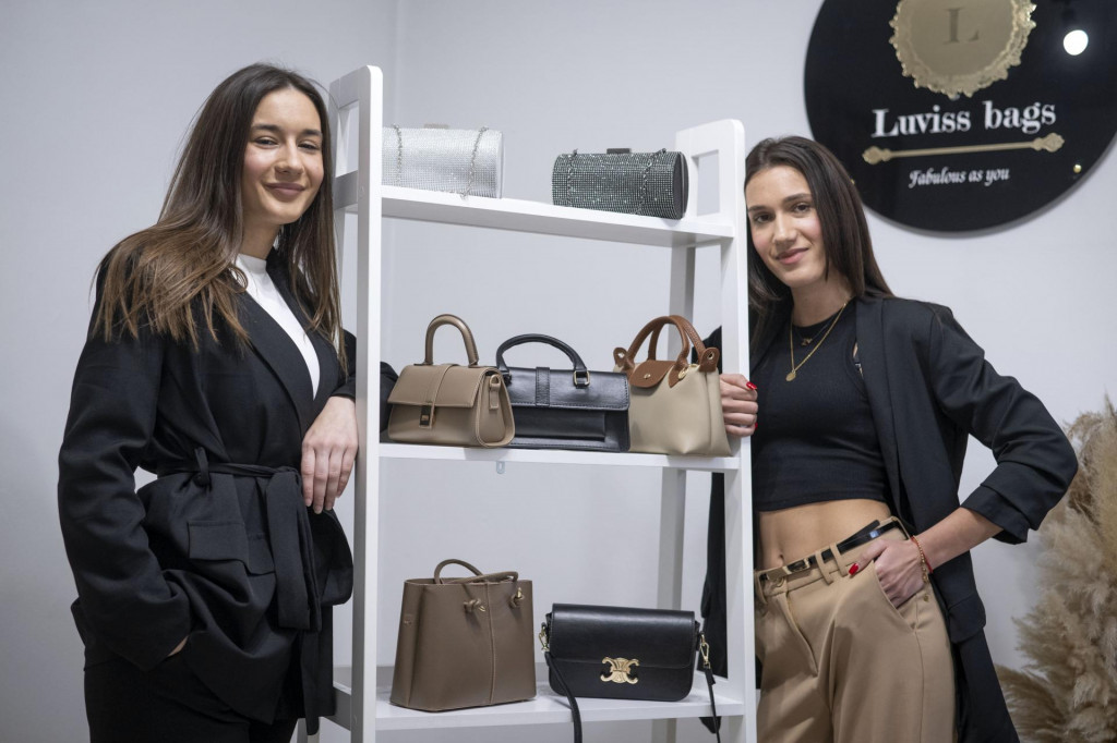 &lt;p&gt;Sestre Zorica i Katarina Jukić mlade su poduzetnice i vlasnice brenda Luviss bags&lt;/p&gt;