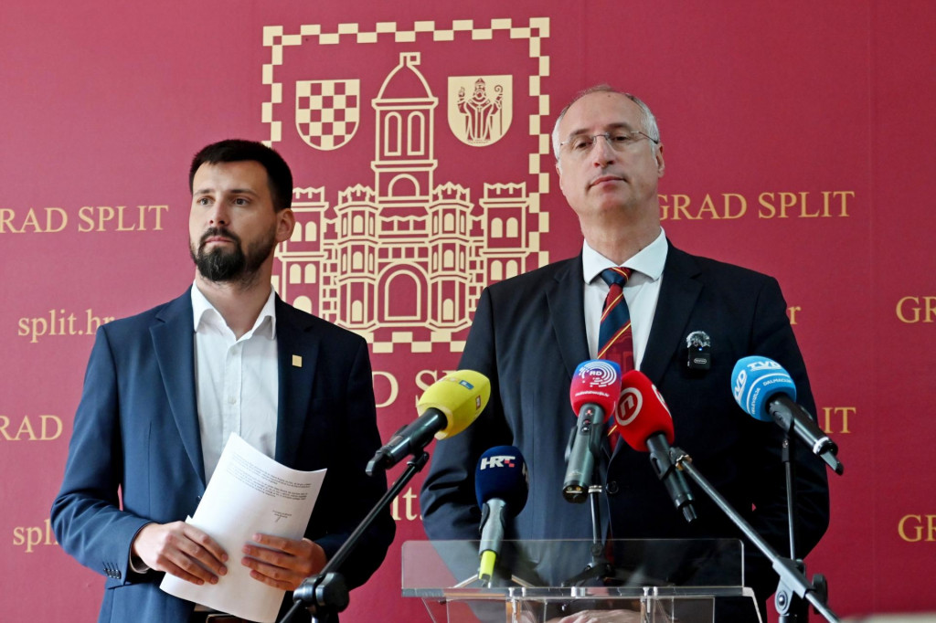 &lt;p&gt;Konferencija za medije u Banovini povodom napada policajca na zamjenika gradonačelnika Bojana Ivoševića&lt;/p&gt;