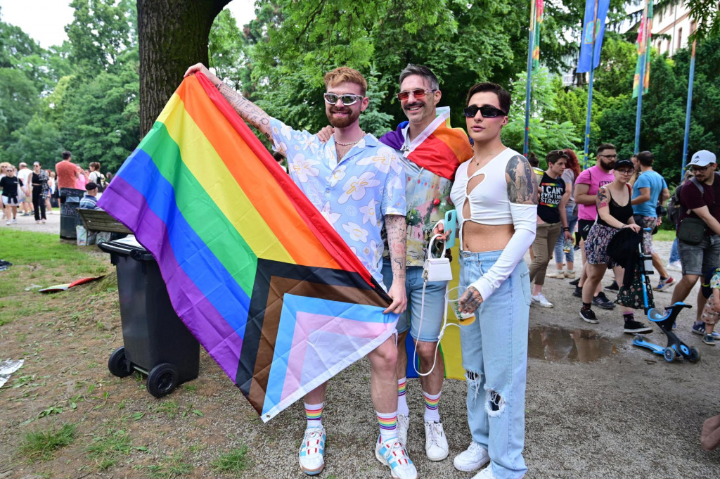 &lt;p&gt;‘Ako netko ode na gay party u Berlin i sretne nekog iz Hrvatske tko ga poznaje, outao se. To su potom općepoznati podaci‘, tvrdi gay aktivist (ilustracija)&lt;/p&gt;