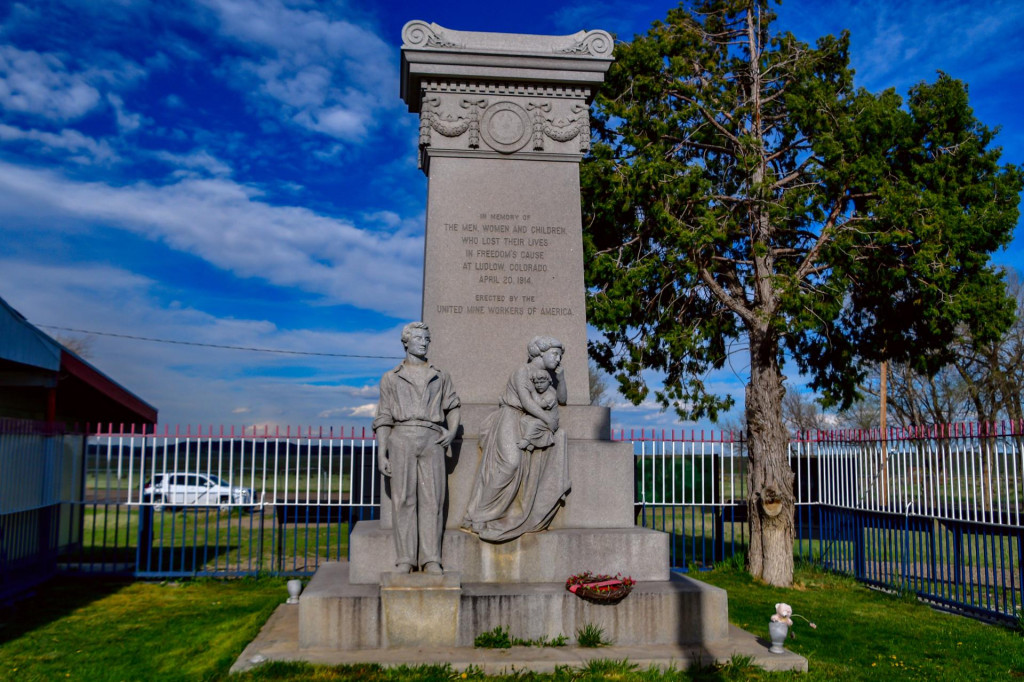 &lt;p&gt;Spomenik ubijenim rudarima, njihovim ženama i djeci, podignut u Ludlowu u Coloradu&lt;/p&gt;