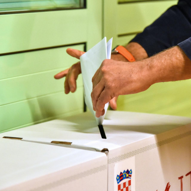 &lt;p&gt;Na Korčuli birači imaju problema s glasovanjem/ilustracija&lt;/p&gt;