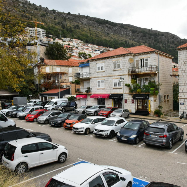 &lt;p&gt;DV&lt;br&gt;
Dubrovnik, 271123&lt;br&gt;
Parking ispod zicare.&lt;br&gt;