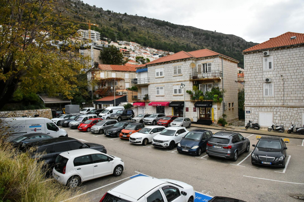 &lt;p&gt;DV&lt;br&gt;
Dubrovnik, 271123&lt;br&gt;
Parking ispod zicare.&lt;br&gt;