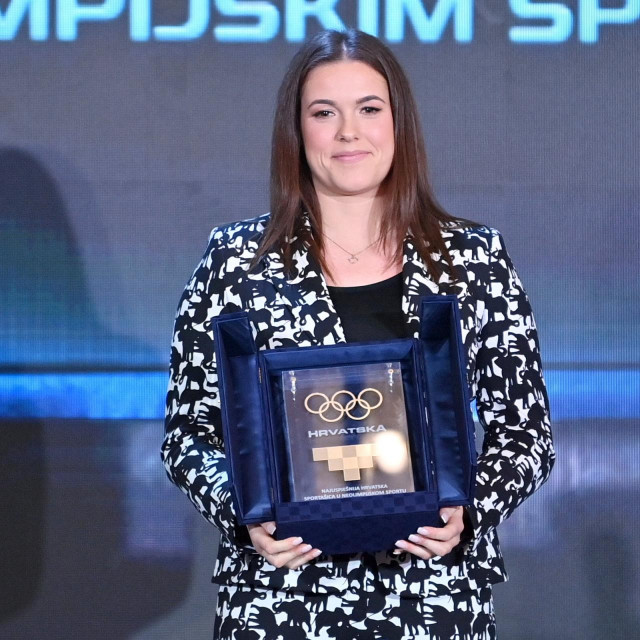 &lt;p&gt;Lucija s nagradom za najuspješniju hrvatsku sportašicu u neolimpijskim sportovima&lt;/p&gt;