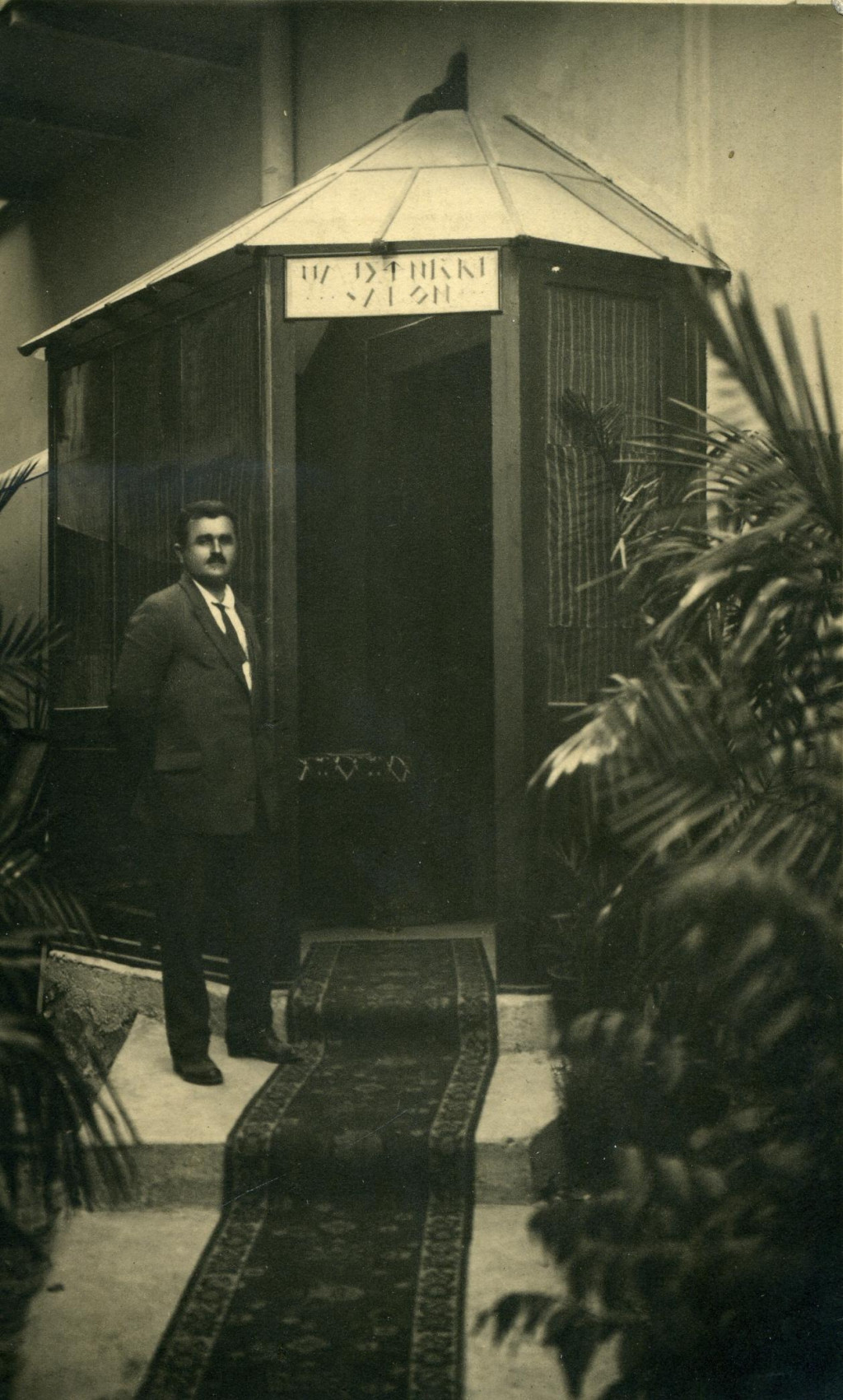 &lt;p&gt;Ivan Galić snimljen 31. svibnja 1924. na dan otvaranja svog salona&lt;/p&gt;