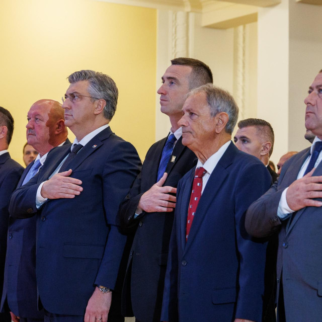&lt;p&gt;Andrej Plenković uz Ivana Penavu u petak na svečanosti u Vukovaru&lt;/p&gt;

&lt;p&gt; &lt;/p&gt;