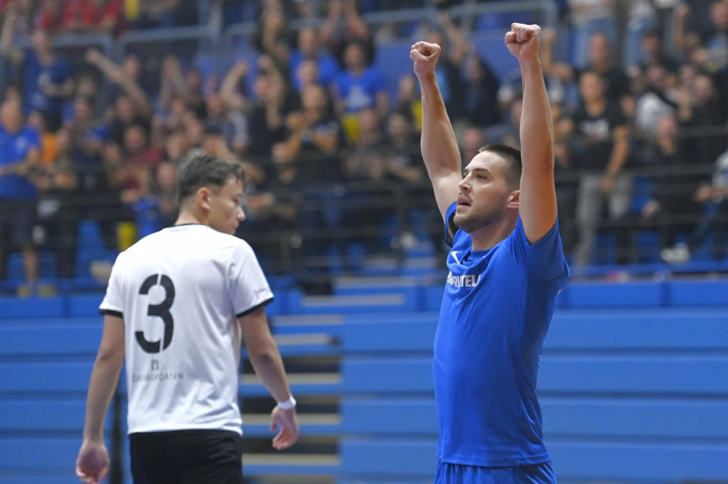 &lt;p&gt;Antonio Konsuo je postigao prvi pogodak za Futsal Dinamo protiv švedskog Orebroa u europskom debiju ‘Plavih‘&lt;/p&gt;