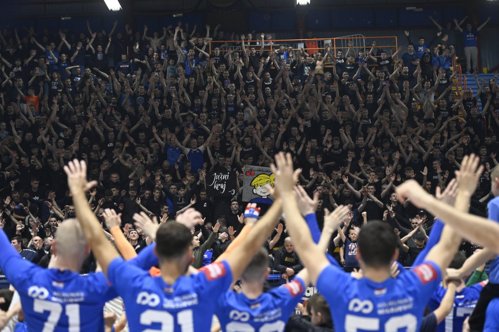 &lt;p&gt;Slavi Futsal Dinamo sa svojim navijačima 6:4 pobjedu protiv Olmissuma u prvoj utakmici finala za prvaka Hrvatske&lt;/p&gt;