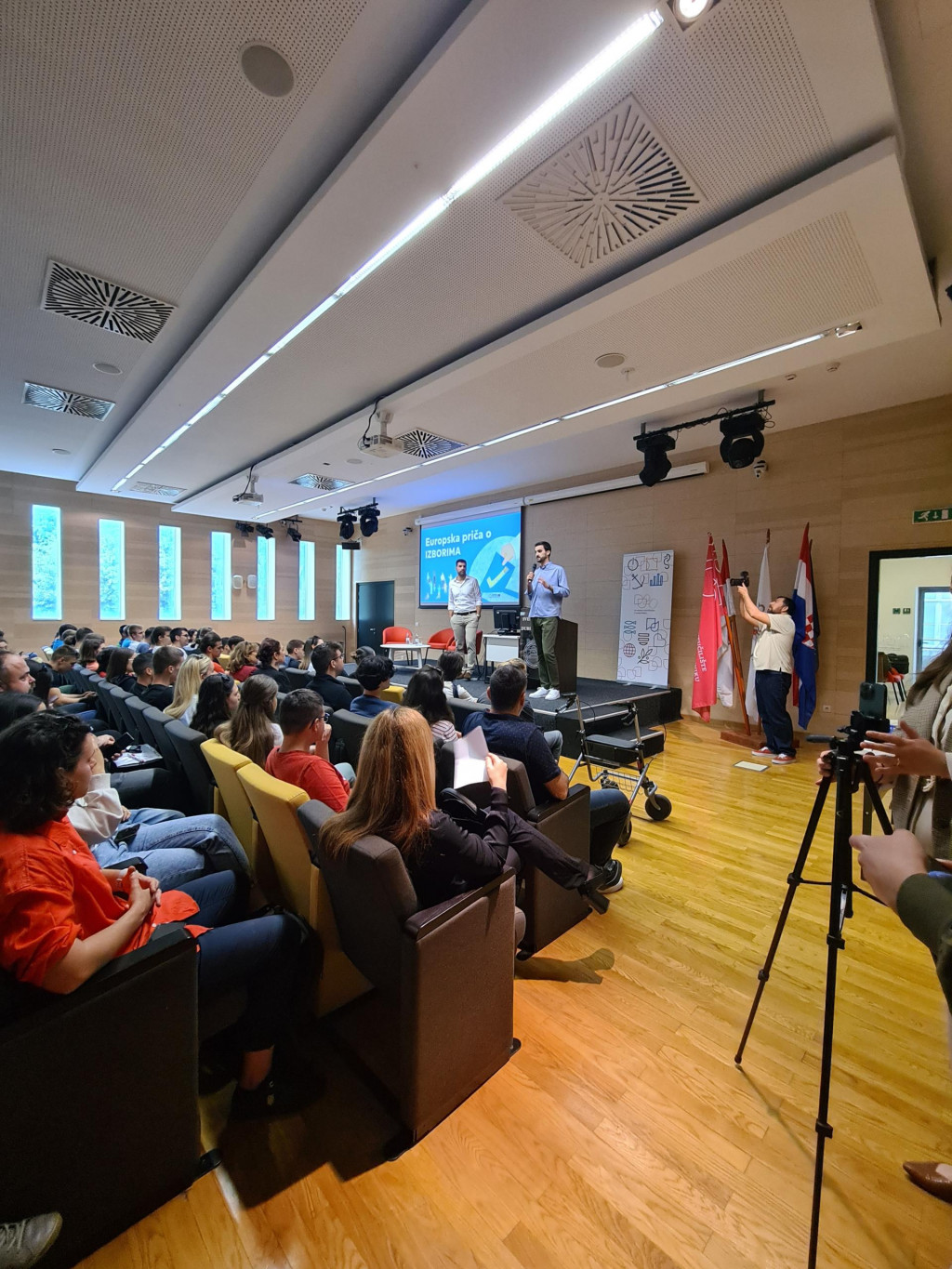 &lt;p&gt;Brojni mladi sudjelovali u ‘Europskoj priči o izborima‘ na Sveučilištu u Dubrovniku&lt;/p&gt;