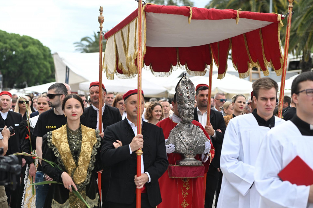 &lt;p&gt;Split, 070524.&lt;br&gt;
Tradicionalna procesija od katedrale sv. Dujma do oltara na Rivi i svecano misno slavlje.&lt;br&gt;
Na fotografiji: procesija.&lt;br&gt;