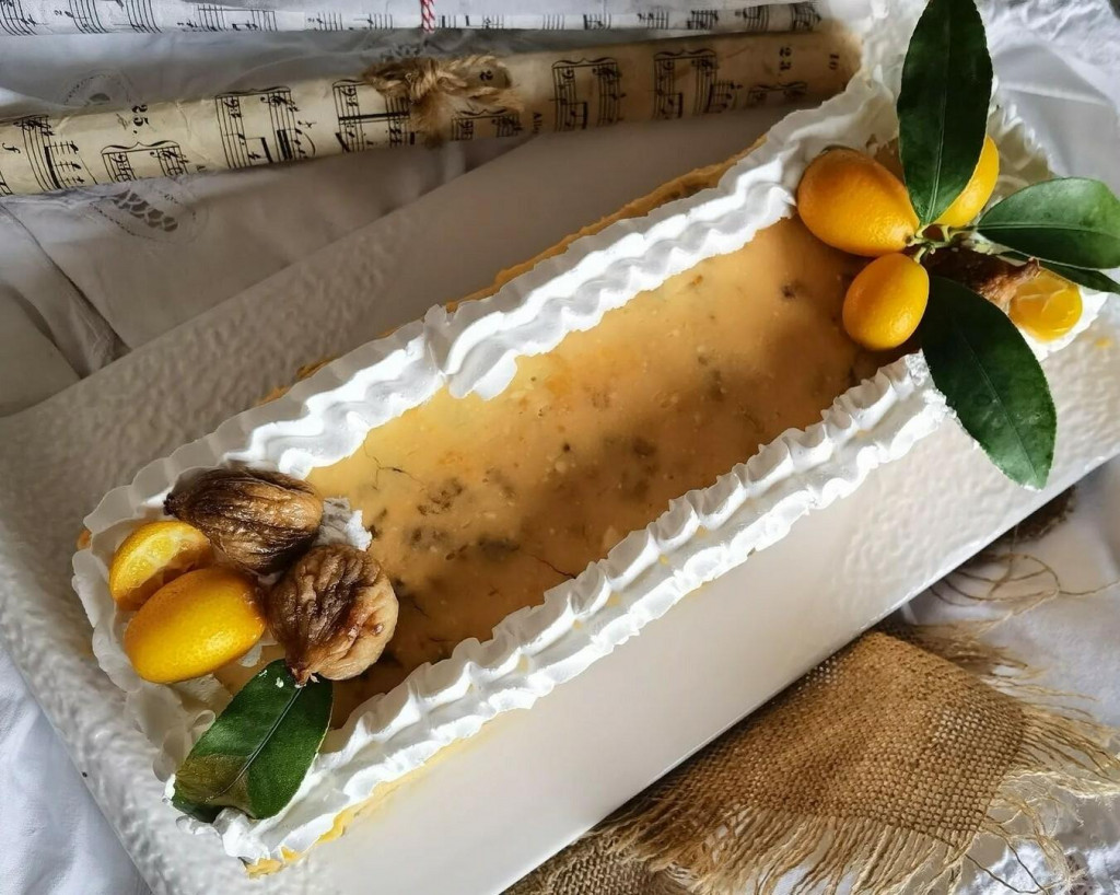 &lt;p&gt;Splitska torta je savršen spoj laganog biskvita na bazi snijega od bjelanjaka i bogate kreme od maslaca, jaja i šećera&lt;/p&gt;