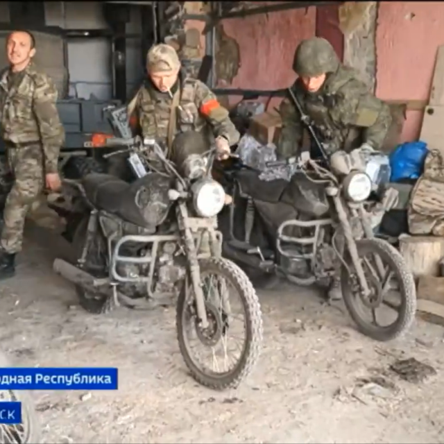 &lt;p&gt;Ukrajinci sa zaplijenjenim motociklima&lt;/p&gt;