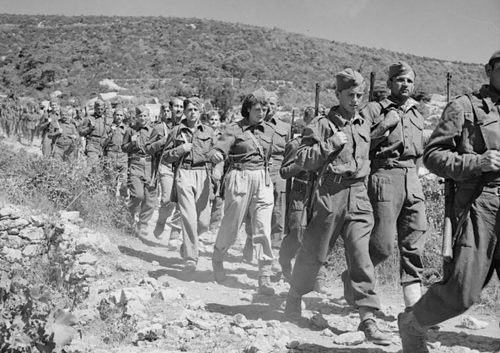 &lt;p&gt;Pripadnici Osmog dalmatinskog korpusa Narodnooslobodilačke vojske Hrvatske sa svojim britanskim saveznicima prekinuli su predugu ratnu okupaciju Brača&lt;/p&gt;