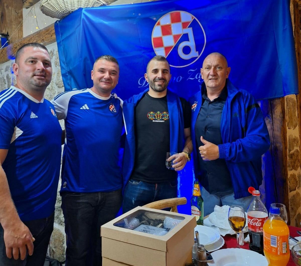 &lt;p&gt;Navijači zagrebačkog kluba iz Imotske krajine okupili su se u Ričicama ‘Plava noć‘&lt;/p&gt;