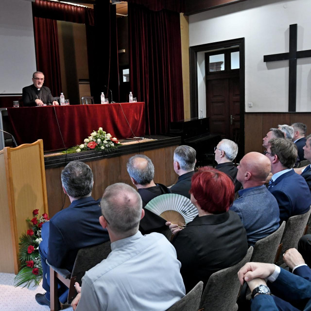 &lt;p&gt;Jeruzalemsko latinski patrijarh kardinal Pierbattista Pizzaballa održao je lani predavanje na KBF-u&lt;br&gt;
&lt;br&gt;
 &lt;/p&gt;