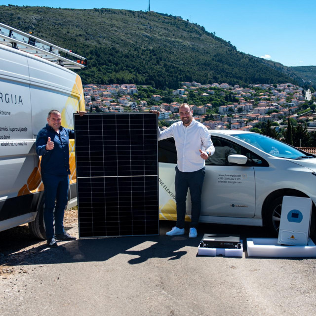 &lt;p&gt;Direktor JB Energije Siniša Jerosimić i inženjer Joško Sentić objasnili su sve detalje o isplativosti solara&lt;/p&gt;
