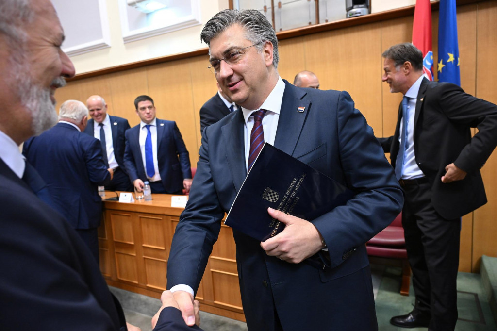 &lt;p&gt;Svi dobre volje: Andrej Plenković rukuje se s Antom Sanaderom, u pozadini desno Gordan Jandroković&lt;br&gt;
 &lt;/p&gt;